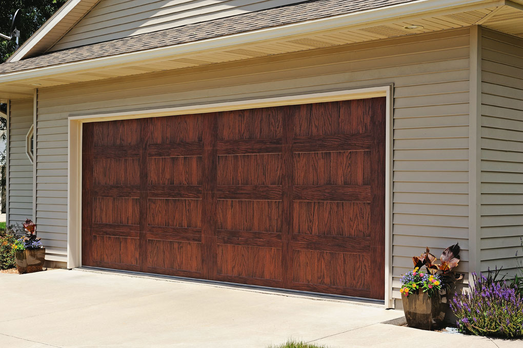 How to Choose the Best, Accredited Garage Door Repair Contactor in Your Area